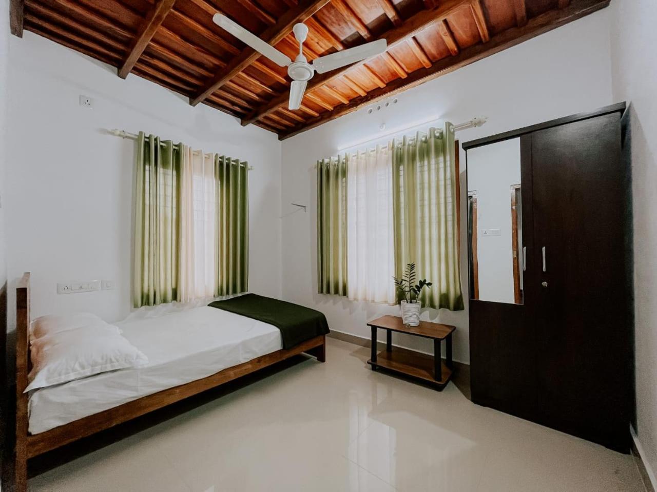Palkulam Heights Villa Kumudi Bagian luar foto